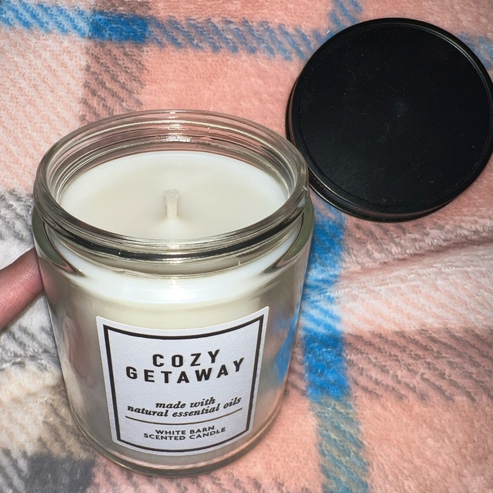 1 Cozy Getaway 7oz single wick candles from Bath and Body Works
